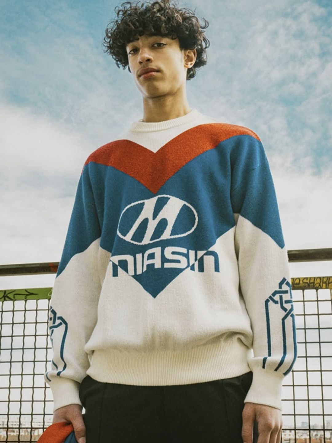 Et si on troquait le pull de Noël pour un tricot de football ?